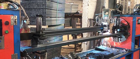 Automatic robotic welding of pallet racking beams