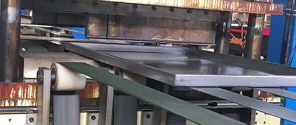Automatic bending machine producing steel shelf panels