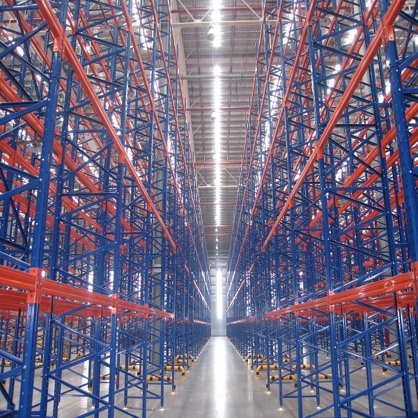 Selective heavy duty pallet racking system